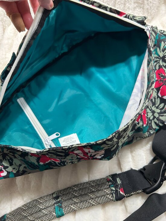 KAVU Rope Sling Bag in Pristine Floral - Like New! main image 4